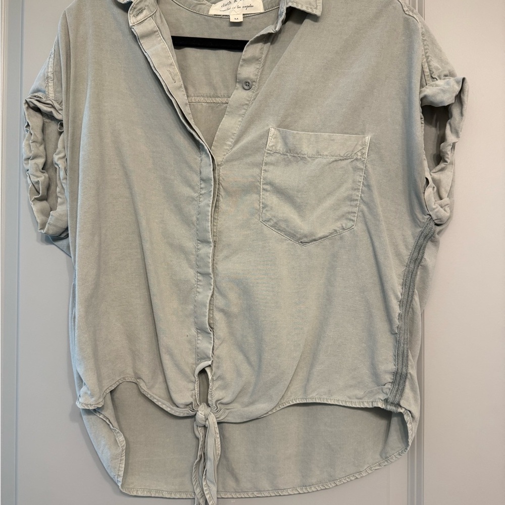 Cloth & Stone Soft Pastel Green Button-Up Blouse with Tie Detail